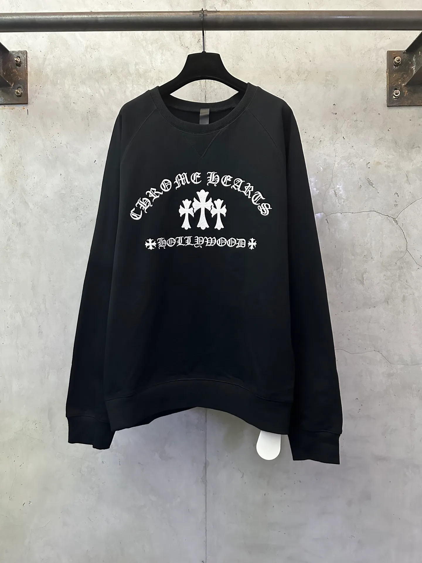 P430 Chrome Hearts Cross Embroidered Sweater Fabric: Made of 380g Korean cotton and linen sweatshirt 100% cotton Customized hardware Thread Accessories Matching version Same style for men and women -Color: Black -Size: S M L XL